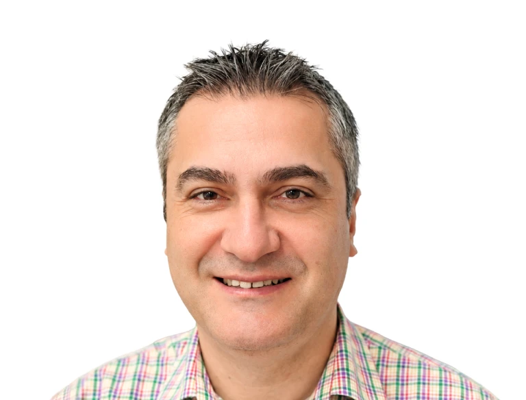 Porträtfoto Herr Marius Serban
